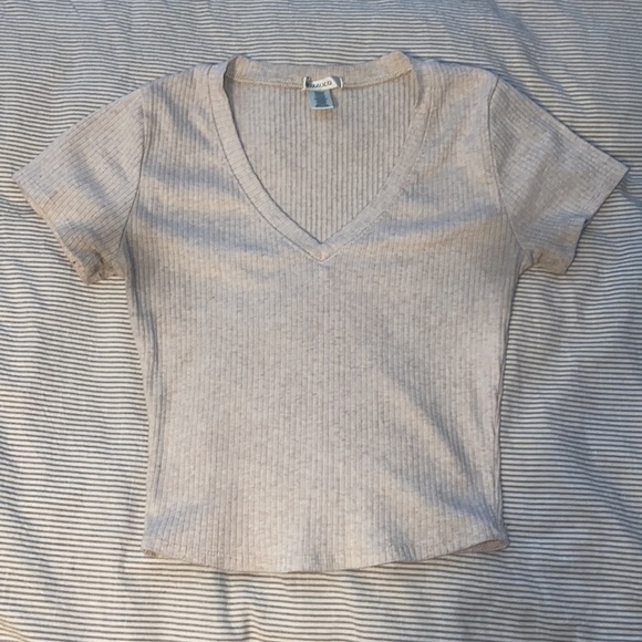 Assorted T-shirts - Picture 4 of 5